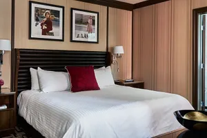 Iroquois New York Times Square 5*