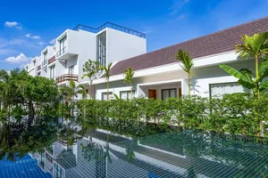 Lynnaya Urban River Resort 4*