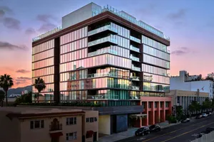 The Hollywood Grande, Autograph Collection 4*