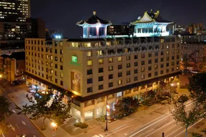 Holiday Inn Montreal Centreville Downtown 3* Superior