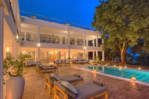 Latitude 0 Degrees Hotel 4* Superior