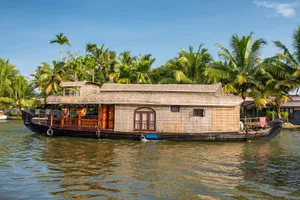 Kettuvallom, casa plutitoare traditionala