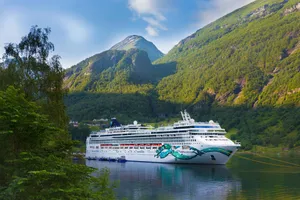 Norwegian Jade 4*