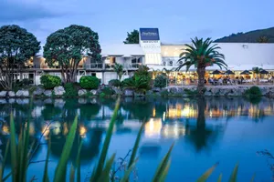 Tides Hotel Bar & Eatery 4*