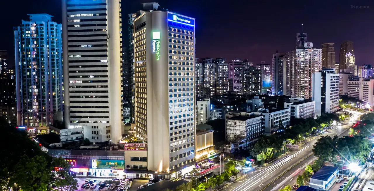 Holiday Inn Express Dongmen 4*