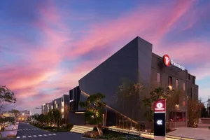 Travelodge Nimman 4*