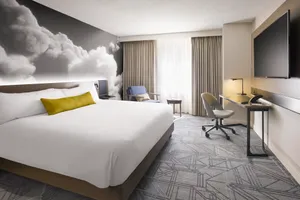 Novotel Toronto Centre 4*