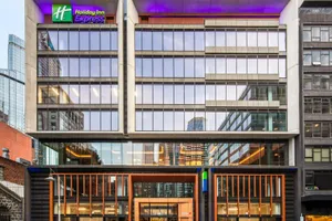 Holiday Inn Express Little Collin Melbourne 4*