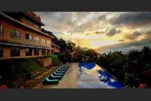 Poetree Sarovar Portico 4*