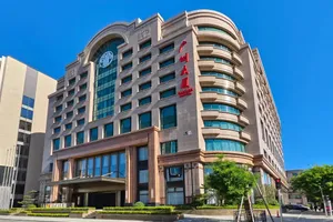Beijing Canton Hotel 4*
