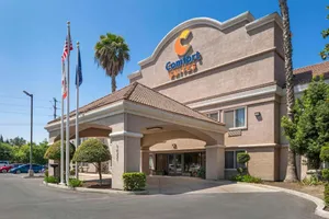 Comfort Suites Tulare 3*