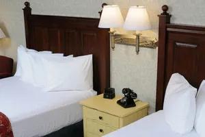 Pike's Waterfront Lodge 3*