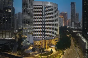 Renaissance Kuala Lumpur Hotel & Convention Centre 5*