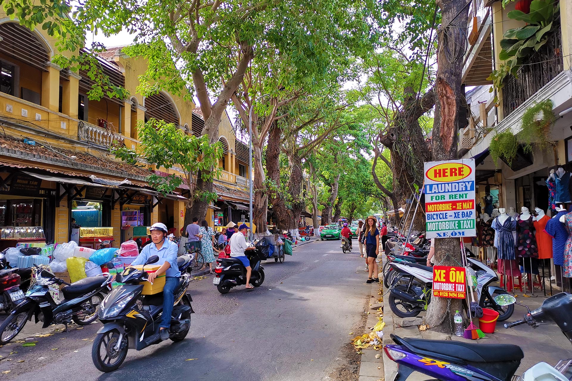 Tur cu jeepurile in Hanoi
