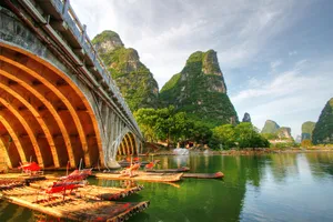 Luxury Traditional & Modern China & Hong Kong cu Razvan Pascu & tour leader Eturia, 16 zile - 10 mai 2026