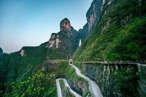 Share a trip China - Chengdu, Zhangjiajie & Shanghai, 12 zile - septembrie 2027
